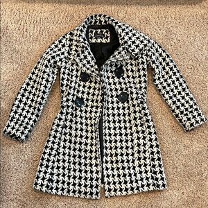 Stylish Black and White Houndstooth Coat